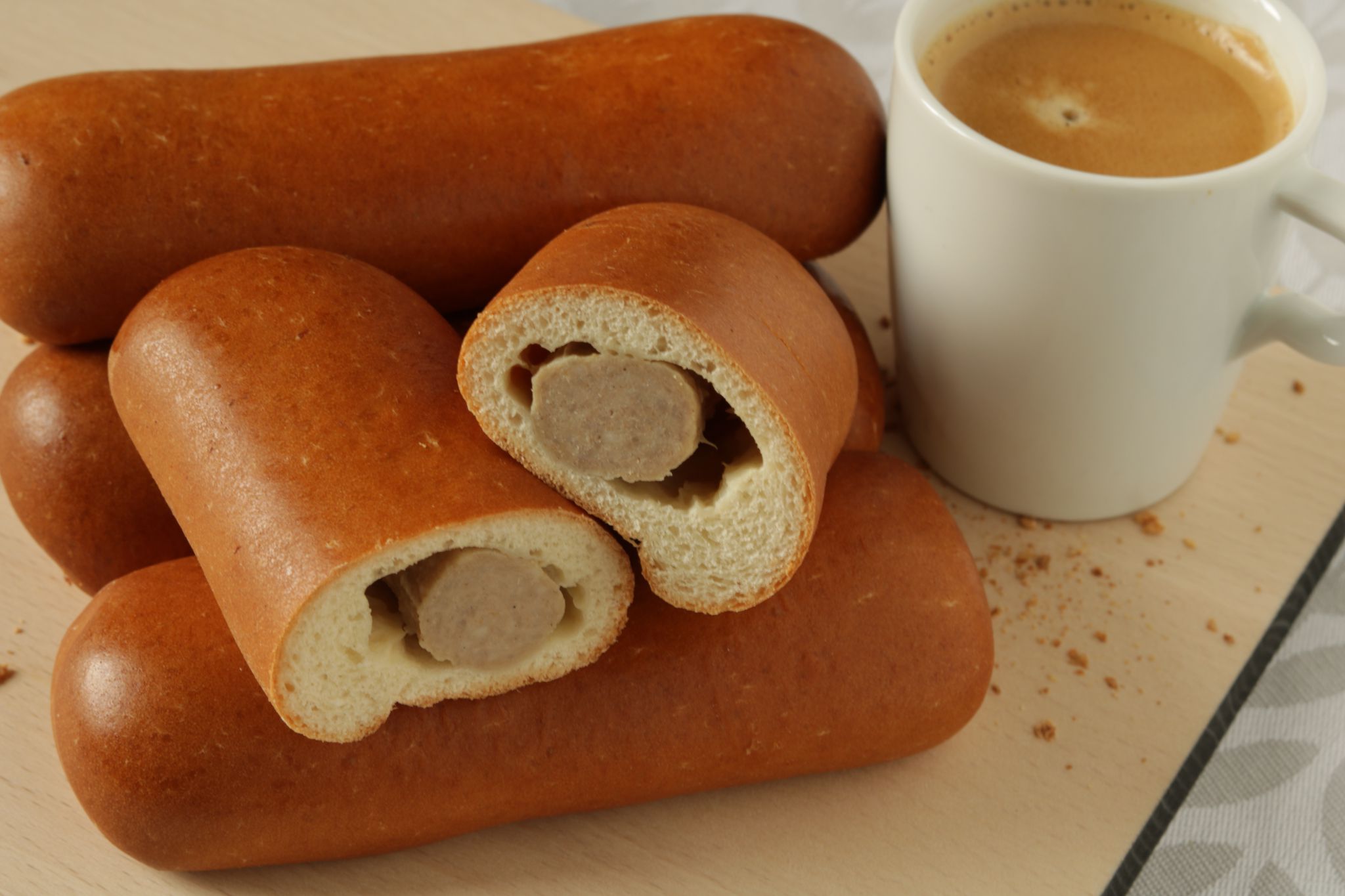 Worstenbroodjes-met-koffie